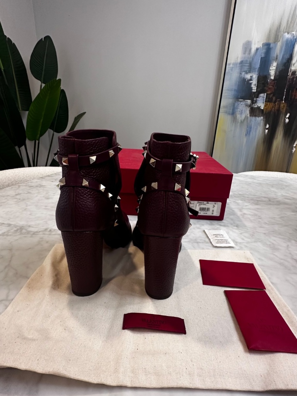 Used Valentino Rockstud bootie/wine/ size 38 1/2, heel 100m - Picture 4 of 6